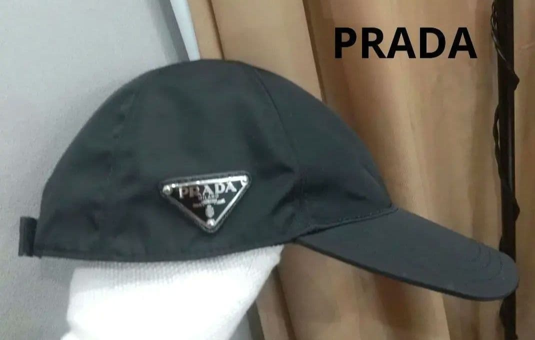 プラダ 三角プレート キャップ ブラック