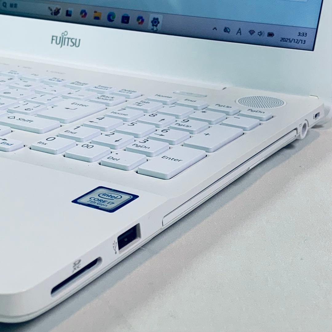 Core i7✨7世代✨SSD2TB✨32GB✨富士通✨ホワイト✨ノートパソコン