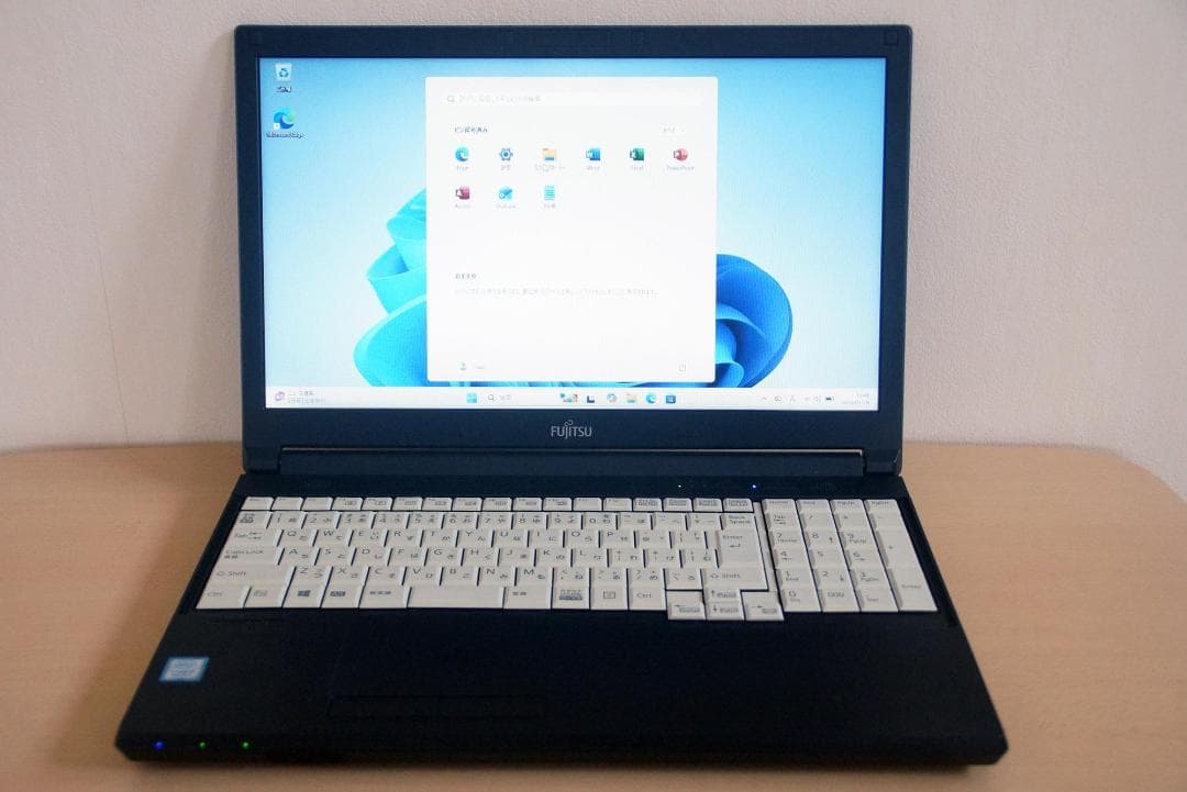 富士通 第8世代Core-i3 メモリ8GB SSD256GB Office