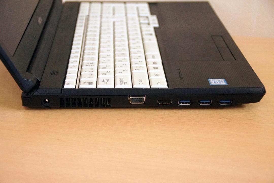 富士通 第8世代Core-i3 メモリ8GB SSD256GB Office