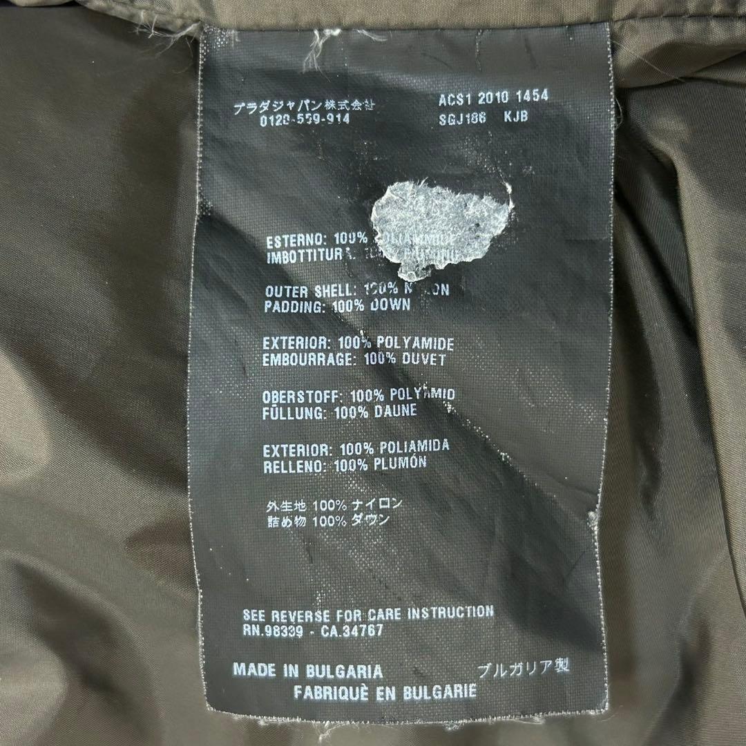 5685【希少カーキ・人気48サイズ】プラダ‪☆三角プレートロゴ入りダウン