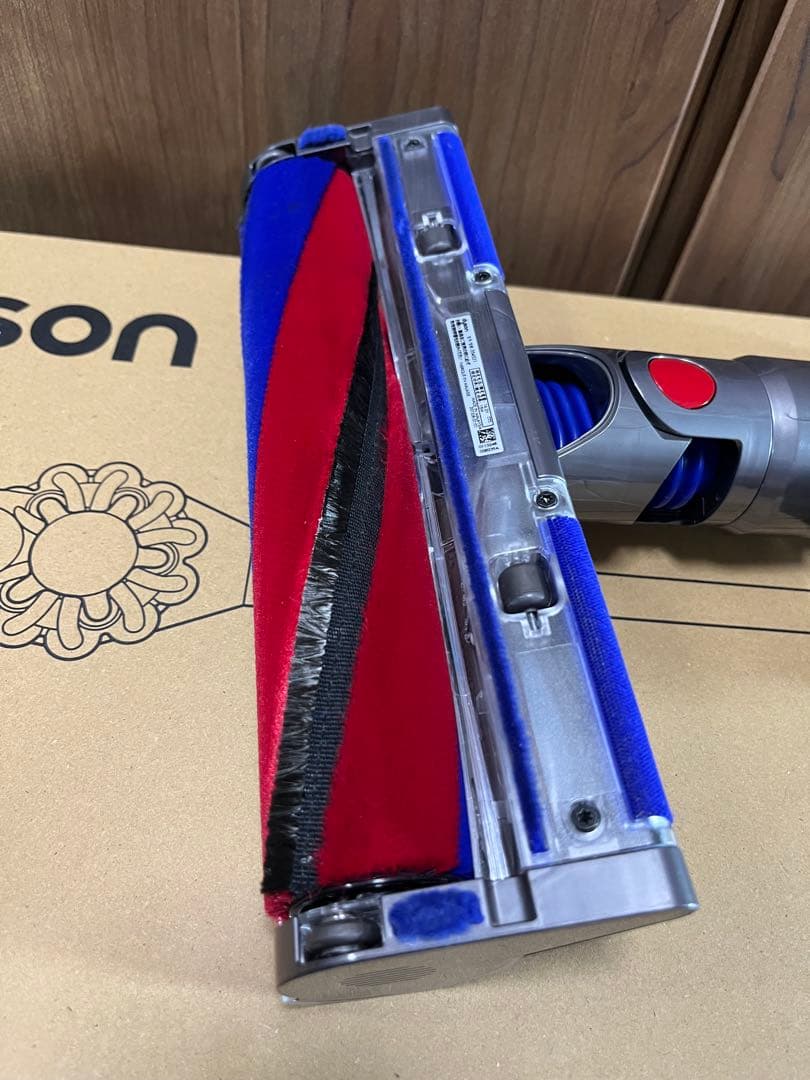 美品【スタンド付】Dyson V8 Slim Fluffy Extra【送料込】