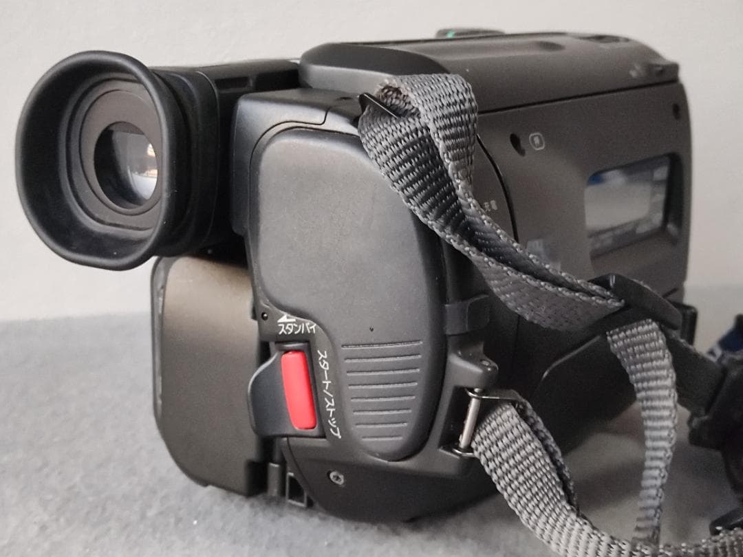 SONY ソニー　CCD-TR11　8mmビデオカメラ　ハンディカム