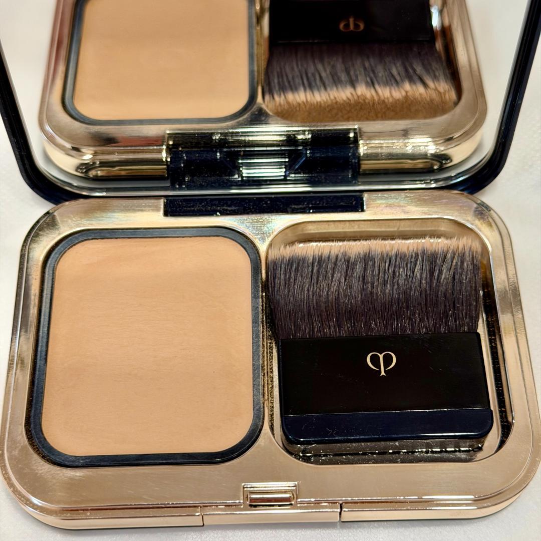 【美品】クレドポーボーテ　タンプードルエクラⅡ オークル10 パウダーファンデ