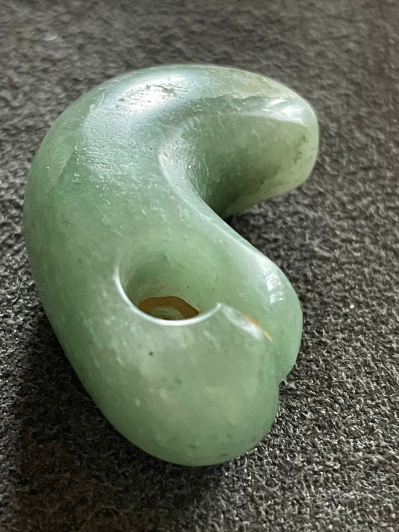 縄文〜弥生時代中期ヒスイ勾玉　異形　獣形　熊本県出土