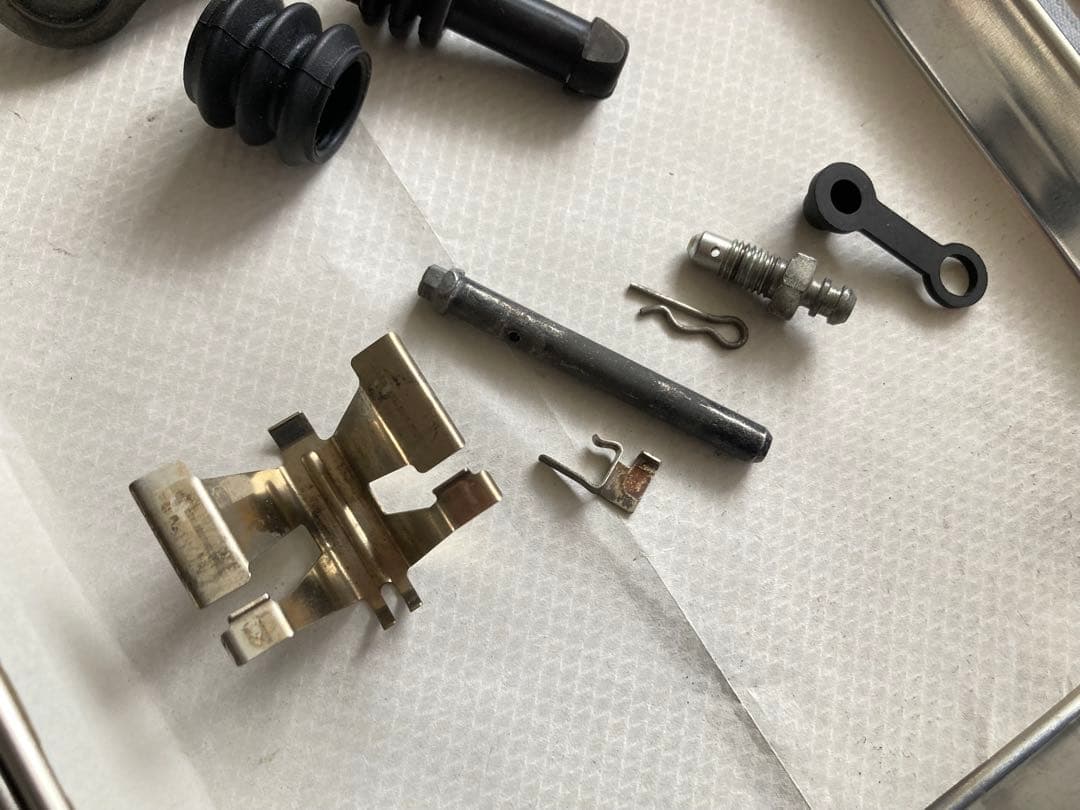 リアキャリパー 【17】 純正ピストン 分解清掃 ゼファー・ZRX400他車種