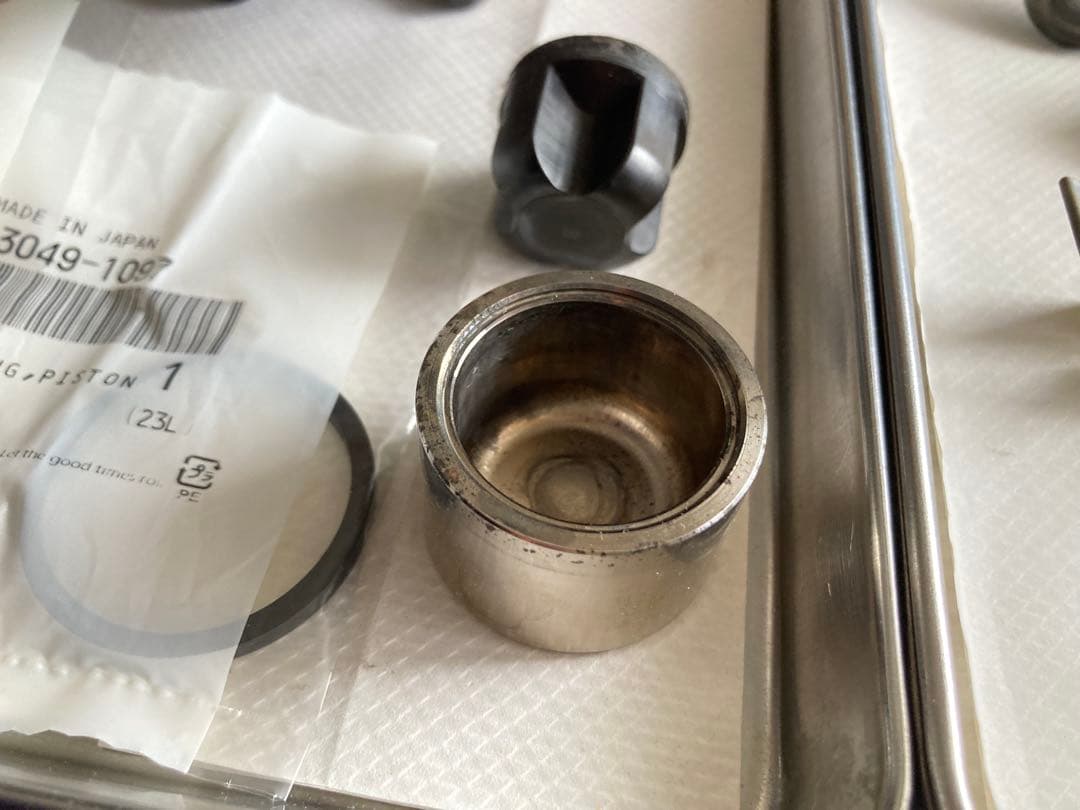 リアキャリパー 【17】 純正ピストン 分解清掃 ゼファー・ZRX400他車種