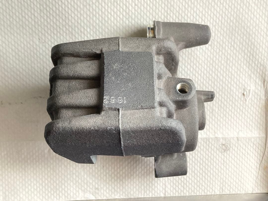 リアキャリパー 【17】 純正ピストン 分解清掃 ゼファー・ZRX400他車種