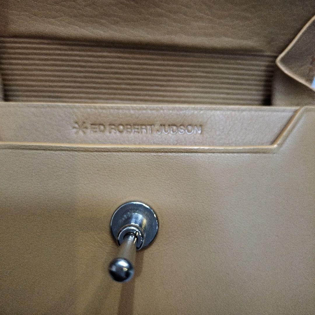 エド ロバート ジャドソン　カード ケース