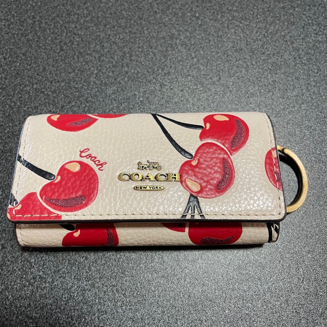 COACH コーチ チェリー柄 キーケース　ホワイト　ペブル