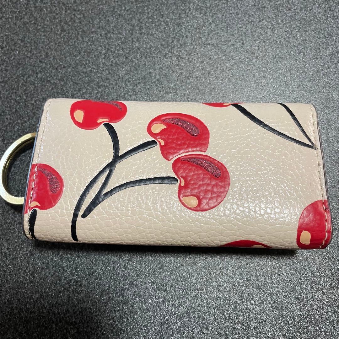 COACH コーチ チェリー柄 キーケース　ホワイト　ペブル