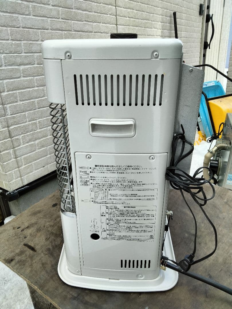 引き取り及び近郊配達限定出品！札幌発コロナ煙突式石油ストーブ2018年式中古品