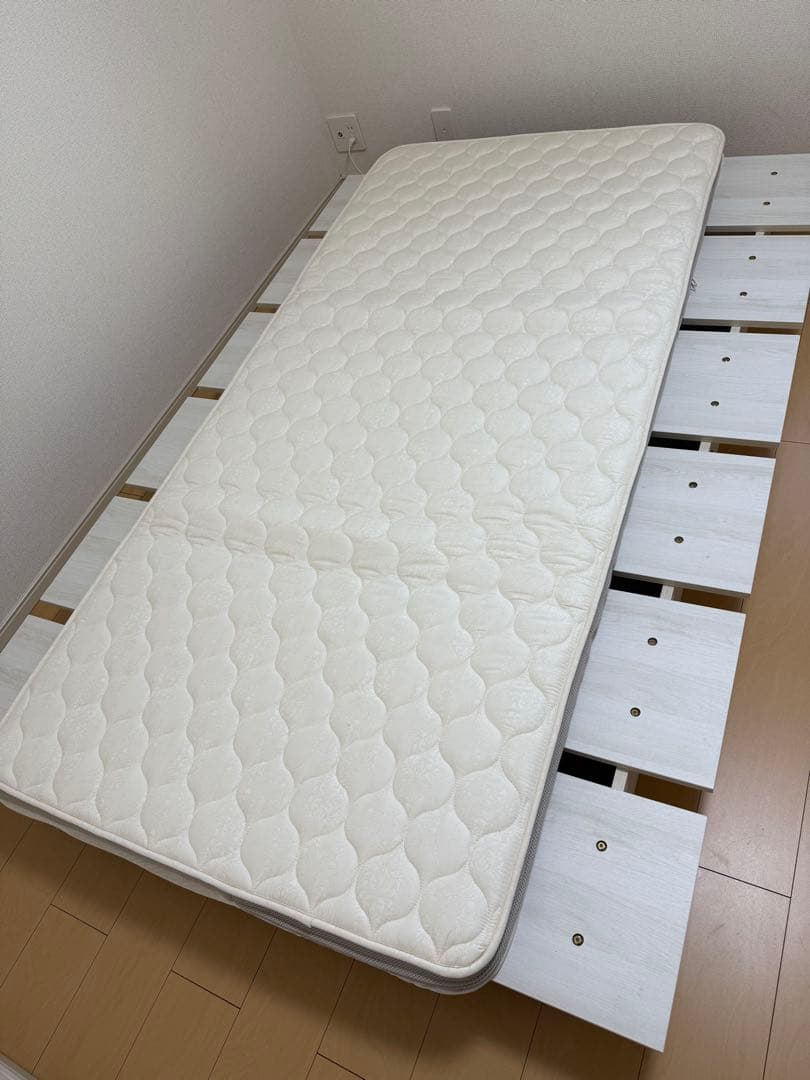 ホワイト セミダブル　すのこベッド　ステージベッド　　コンセント付き　未組立