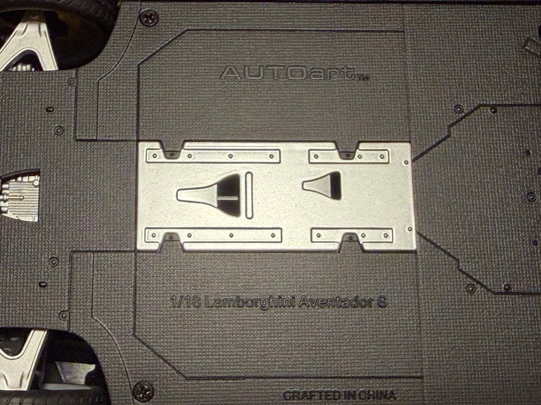 Lamborghini Aventador S 1/18 モデルカー