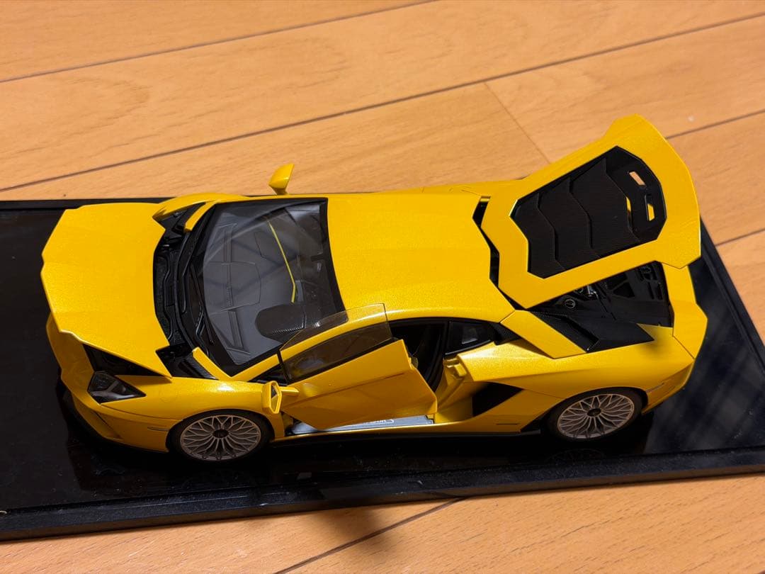 Lamborghini Aventador S 1/18 モデルカー