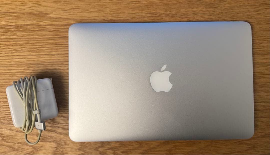 Apple MacBook Air 11インチ　充電器付き