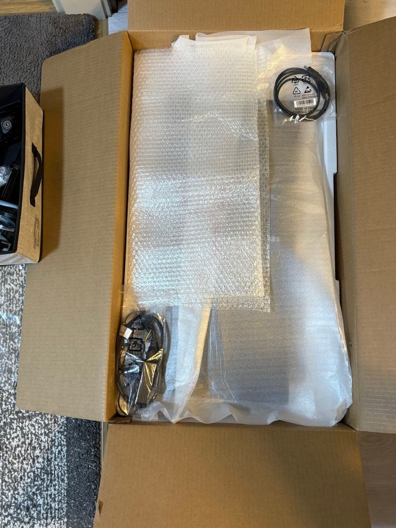 Amazonベーシックモニターアーム付きLGウルトラワイドモニター29インチ