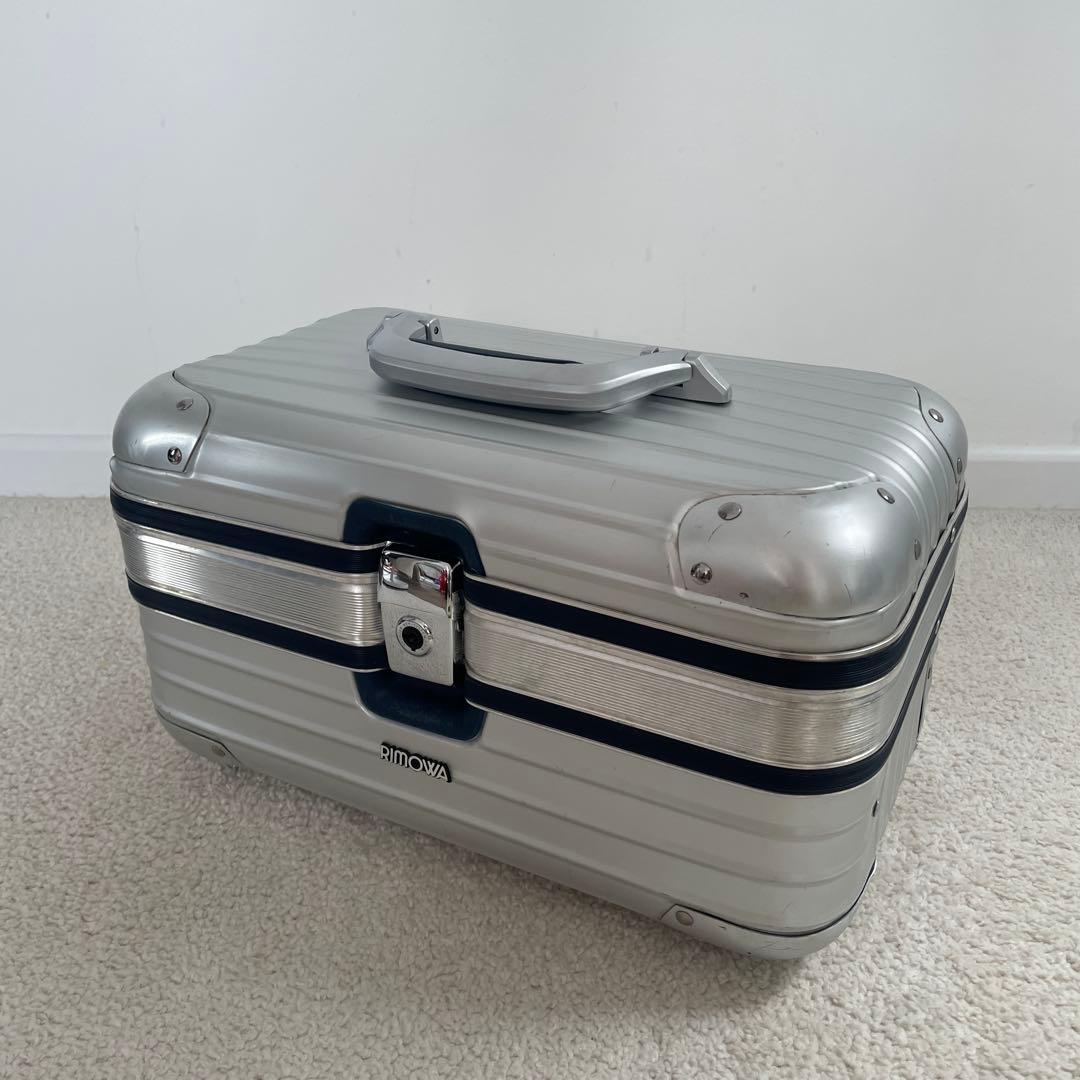 希少 RIMOWA シルバーインテグラル ビューティケース 18L アルミニウム