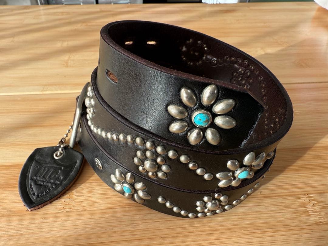 ⭐️新品⭐️HTC⭐️フラワーターコイズ⭐️シルバースタッズ⭐️ブラックレザー⭐️32インチ