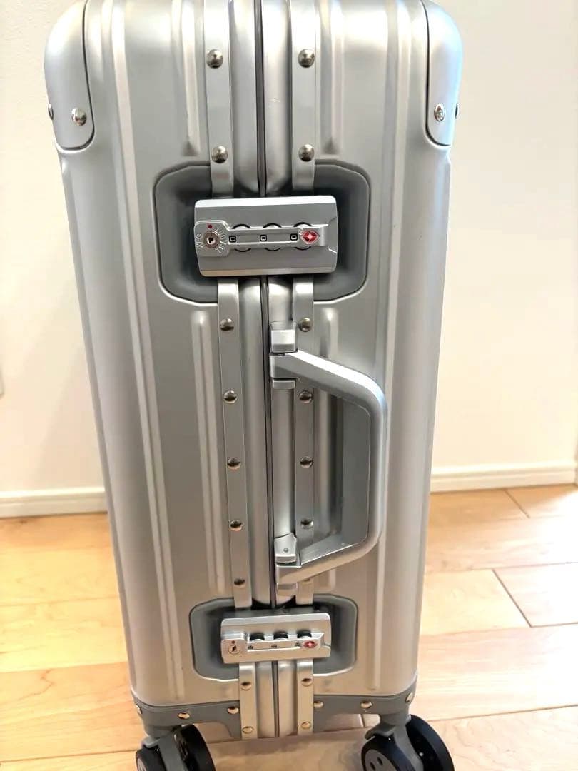 ラスト1点【lanbao】スーツケースアルミTSAロックSサイズ45Lシルバー