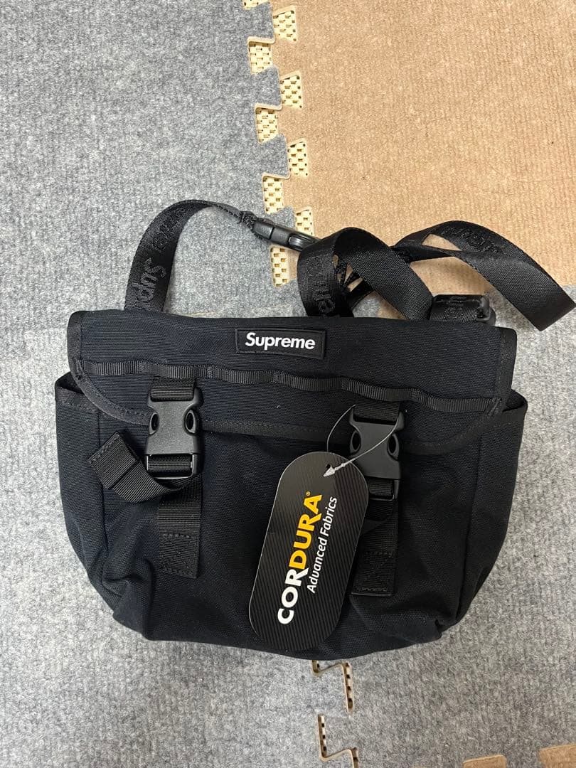 シュプリーム ミニメッセンジャーバッグ　2025SS week1