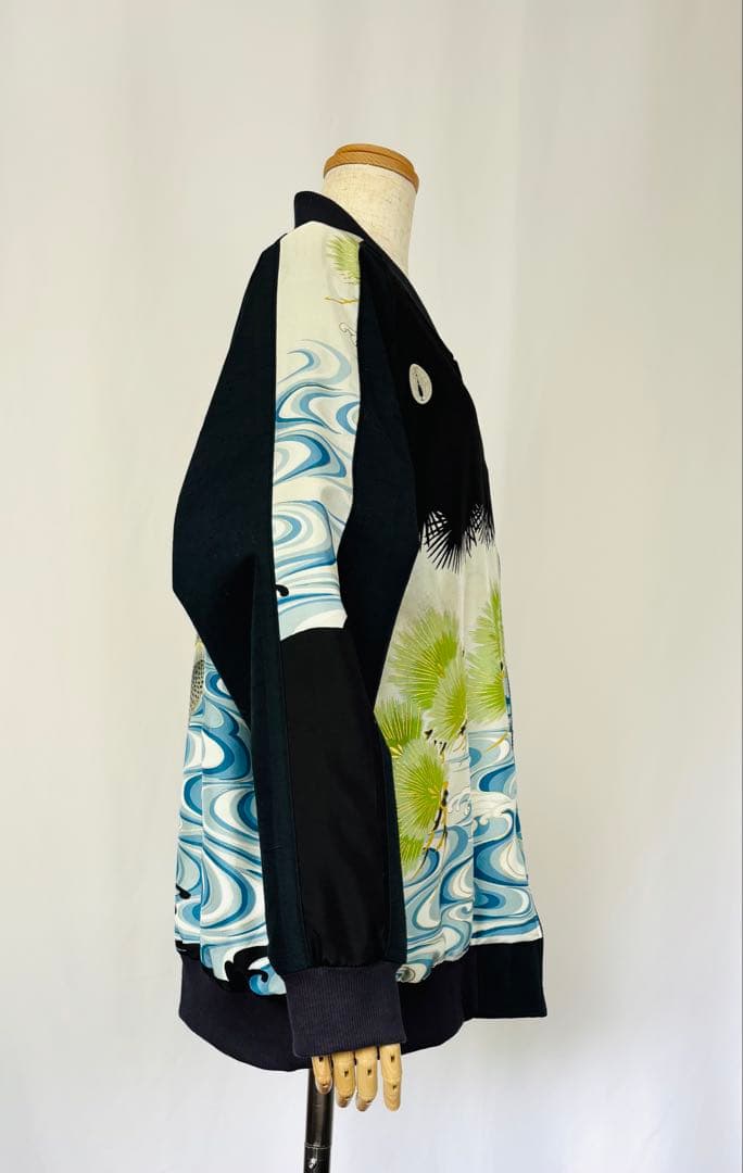 着物リメイク　100番　男児着物地　鯉柄ブルゾン　リバーシブル