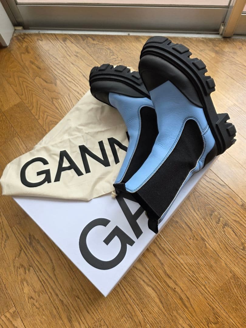 Ganni(ガニー)チェルシーブーツ