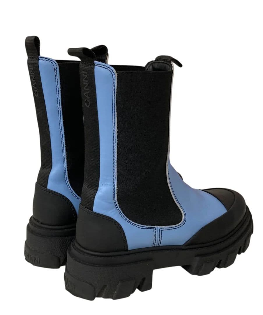 Ganni(ガニー)チェルシーブーツ