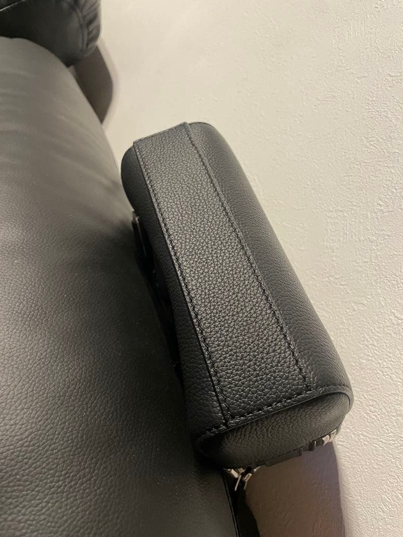 りょう LOEWE ロエベ　カメラボディバッグ