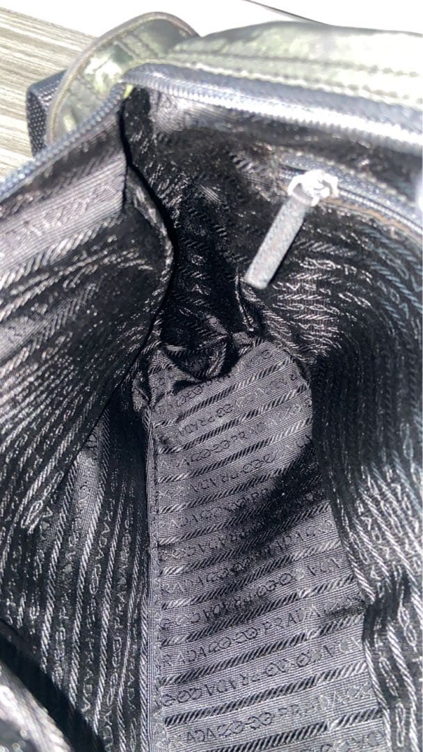 腰 プラダ　ショルダーバッグ　三角ロゴプレート　ナイロン　黒　メッセンジャー