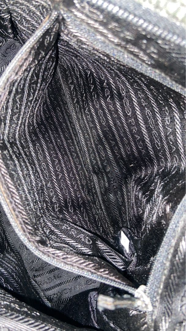 腰 プラダ　ショルダーバッグ　三角ロゴプレート　ナイロン　黒　メッセンジャー