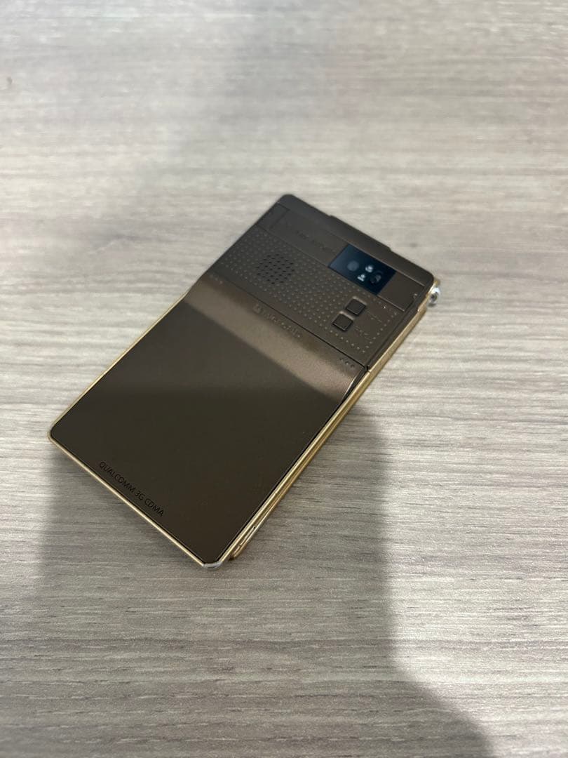 【呪術廻戦 五条悟モデル】TOSHIBA W55T ゴールド 折りたたみガラケー