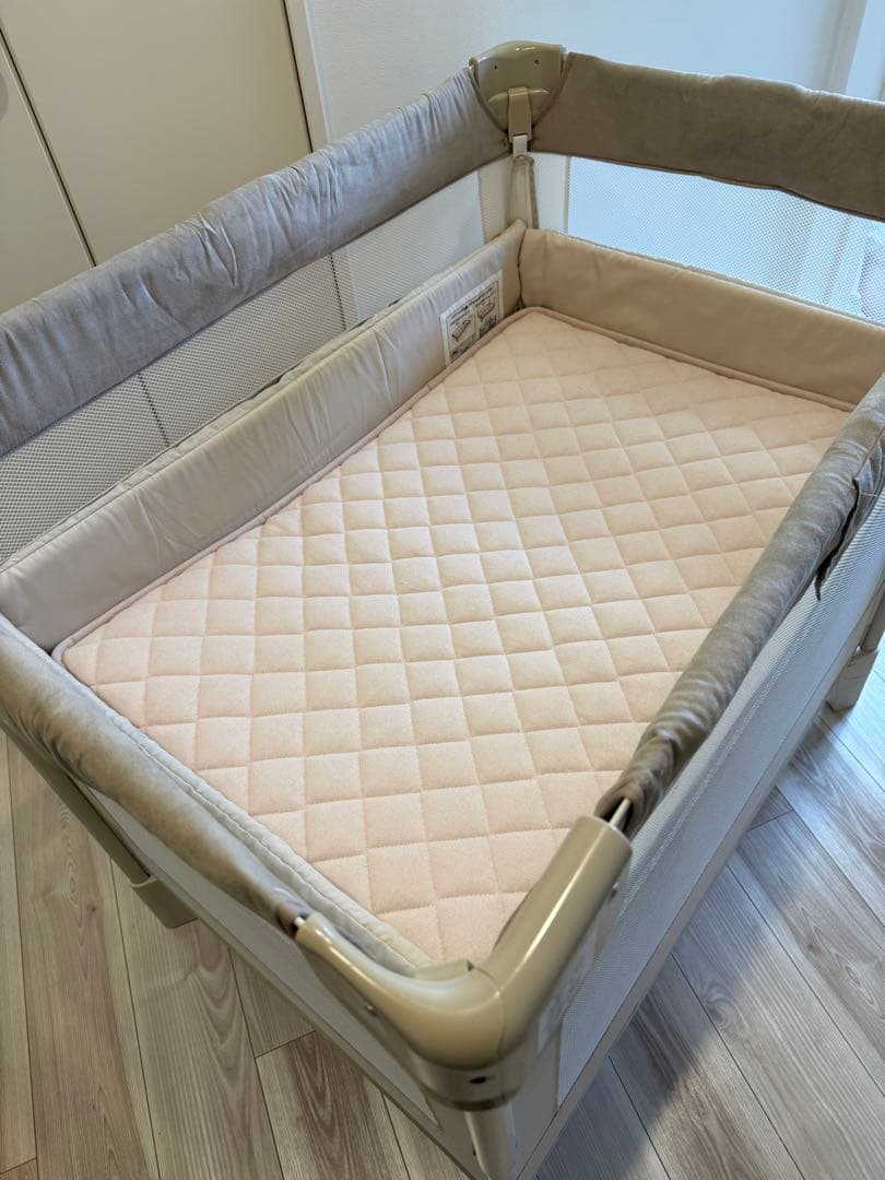 アップリカ　ココネルエアープラス　コンパクトベビーベット