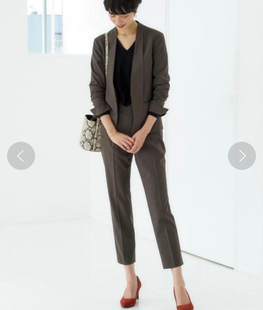 美品 グリーンレーベルリラクシング カチリラ ノーカラー パンツスーツセット