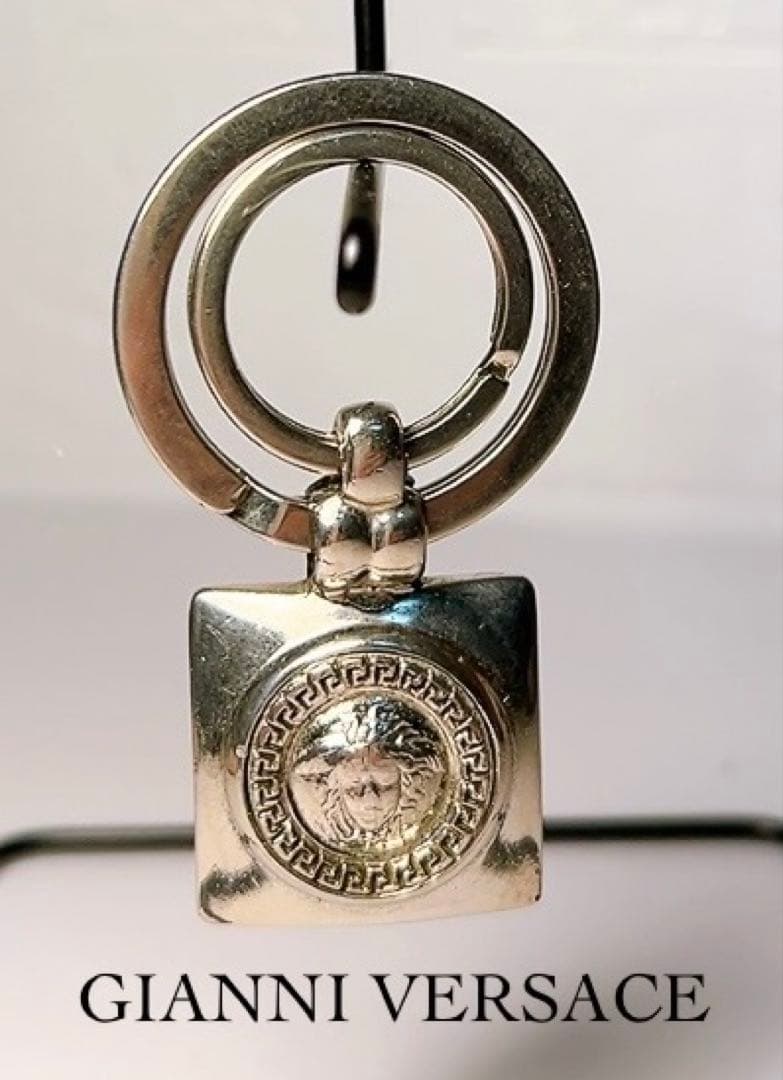 ジャンニヴェルサーチ　GIANNI VERSACE キーホルダー　メデューサ