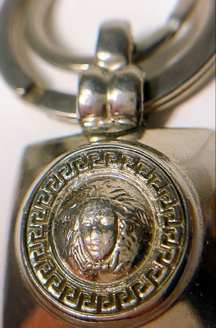 ジャンニヴェルサーチ　GIANNI VERSACE キーホルダー　メデューサ