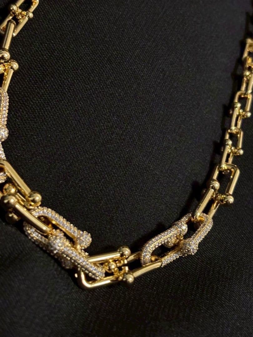 ハードウェアネックレス　ゴールド　石　Tロゴ現品限り