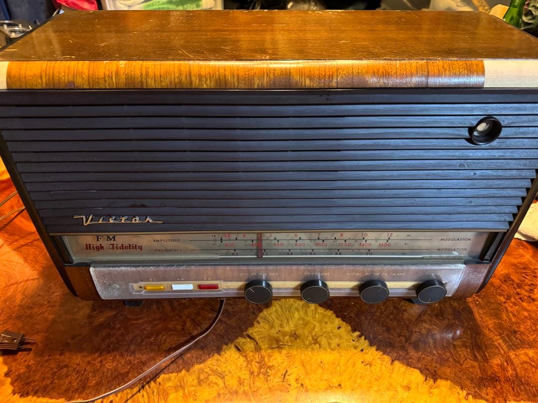 昭和レトロVictor真空管ラヂオR-703傷多数ジャンク通電OK