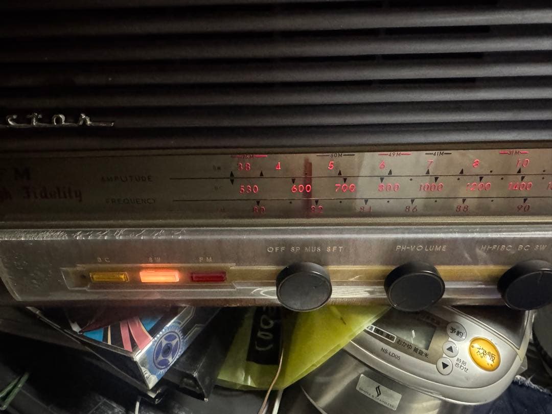 昭和レトロVictor真空管ラヂオR-703傷多数ジャンク通電OK