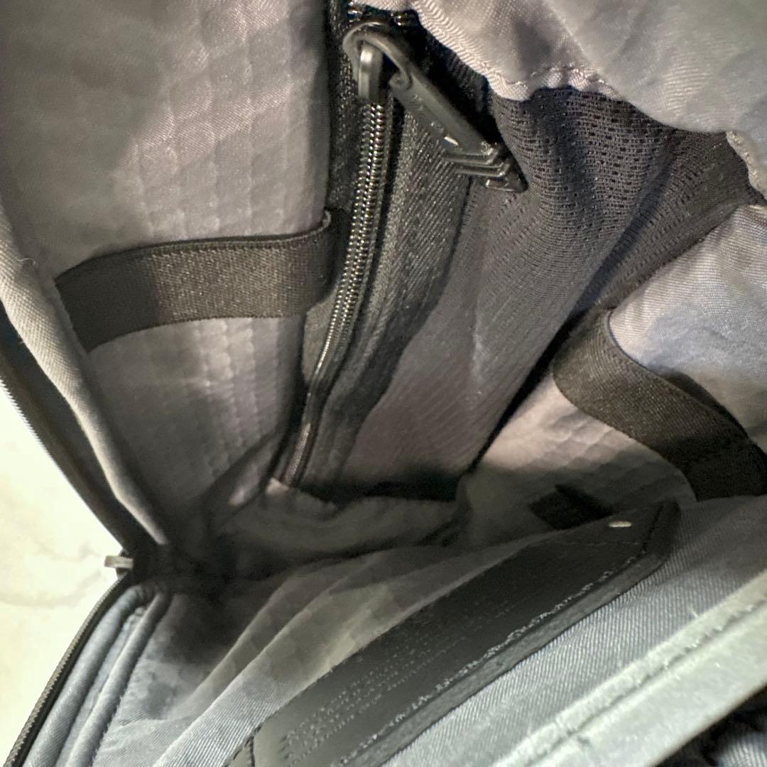 極美品 TUMI Alpha Bravo ボディバッグ スリングバッグ 黒