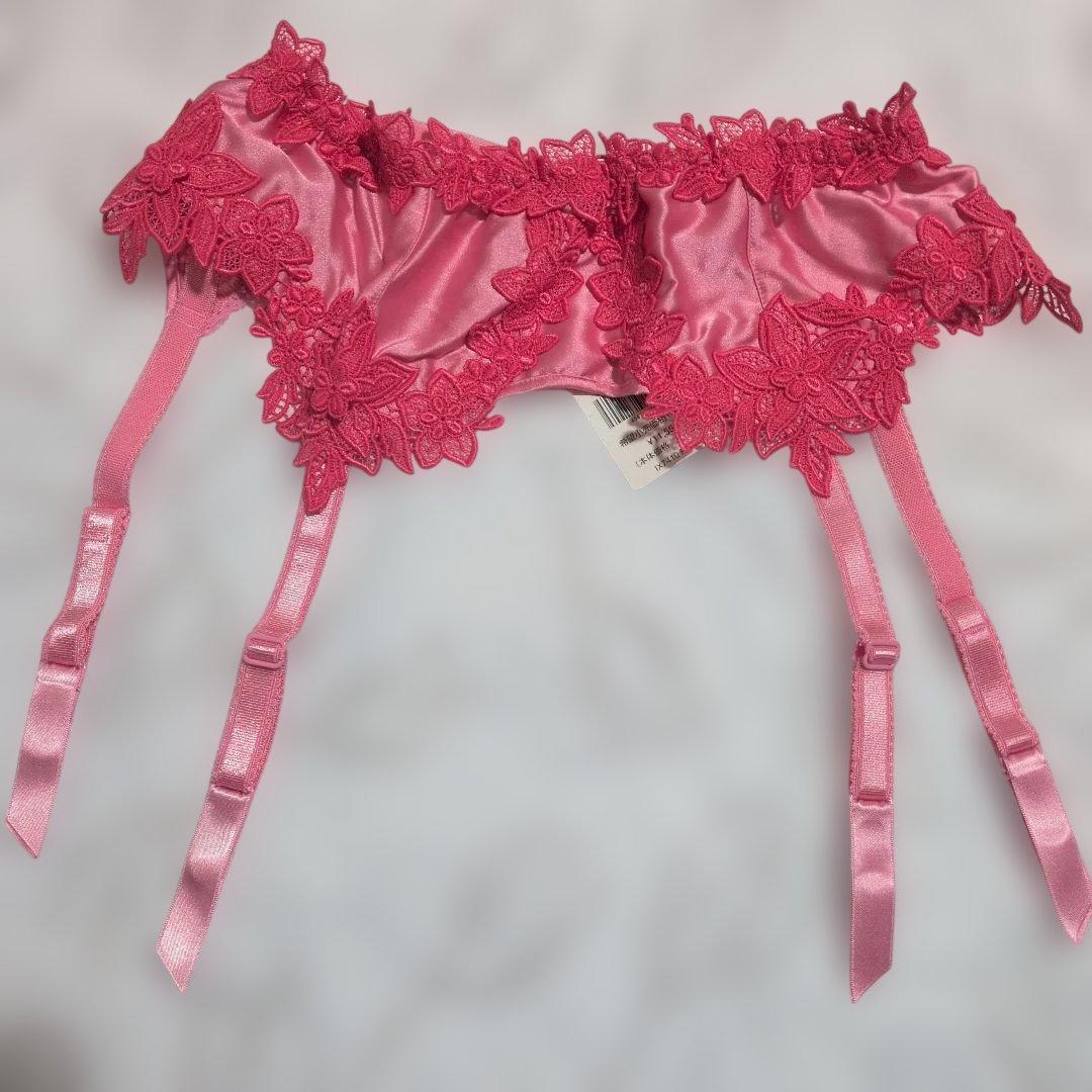 スタディオファイブ　ピンク花柄刺繍ブラ・Tバック・ガーターベルト3セット　C75