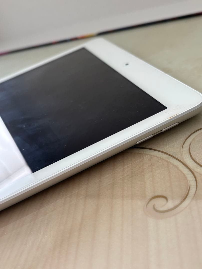 美品　Apple iPad (第6世代) シルバー 32GB 本体