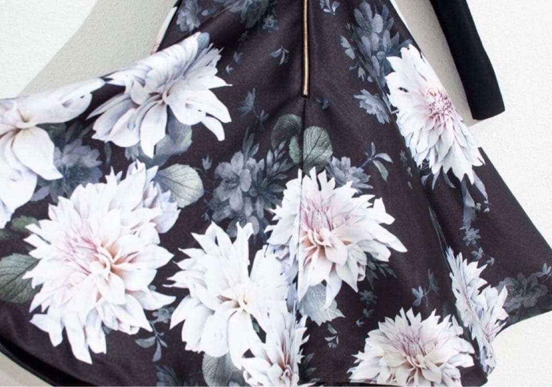 TED BAKER サイズ2 ブラック　花柄フレアワンピース 長袖