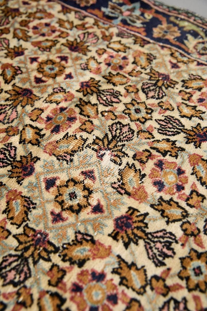 ヴィンテージラグ　トライバルラグ　パキスタン産　（124×71cm）サンド