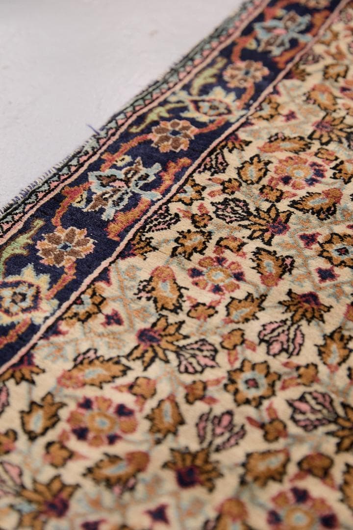 ヴィンテージラグ　トライバルラグ　パキスタン産　（124×71cm）サンド