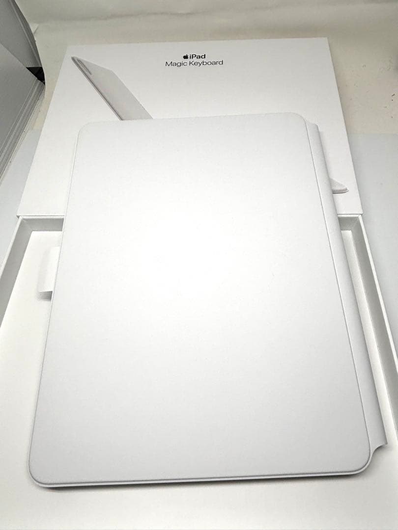 美品！Apple iPad 11インチ MJQJ3J/A ホワイト キーボード