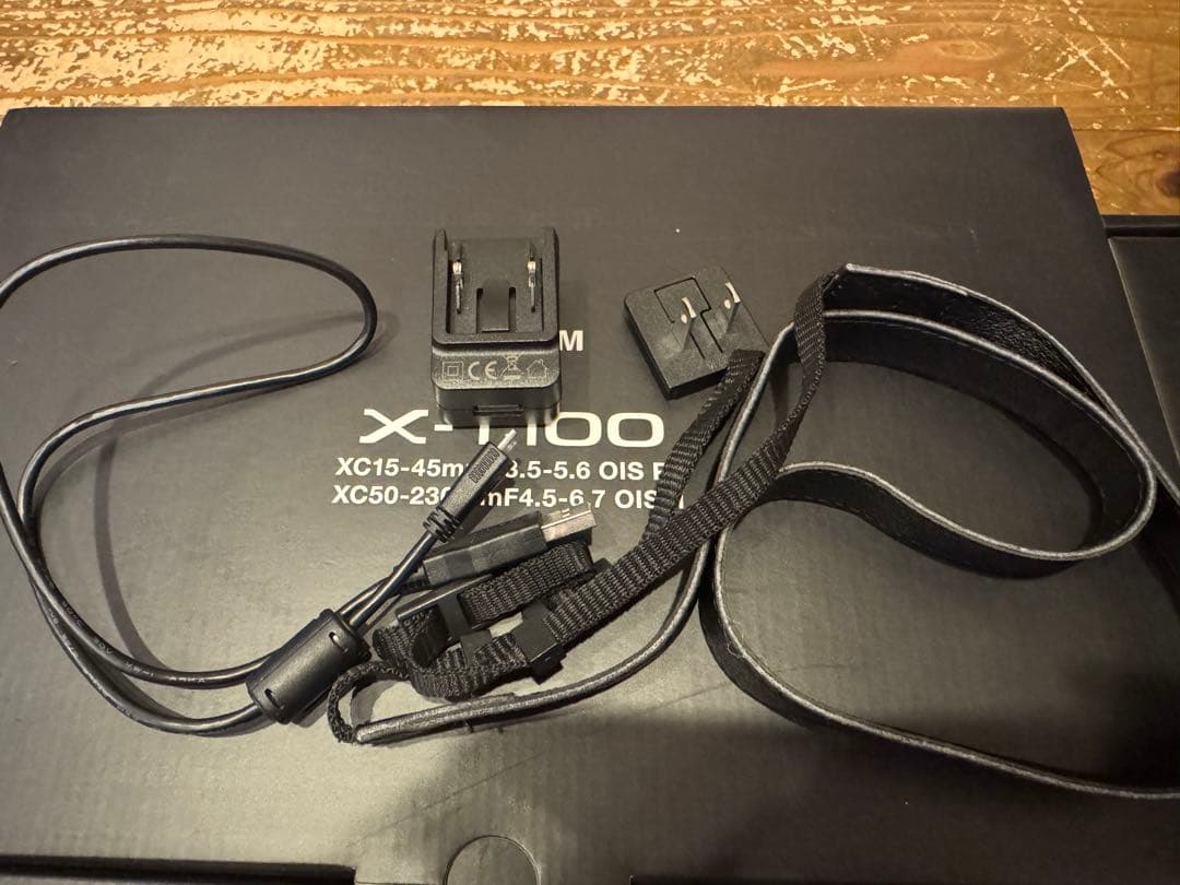 美品 FUJIFILM X-T100 シルバー Wレンズ 箱付