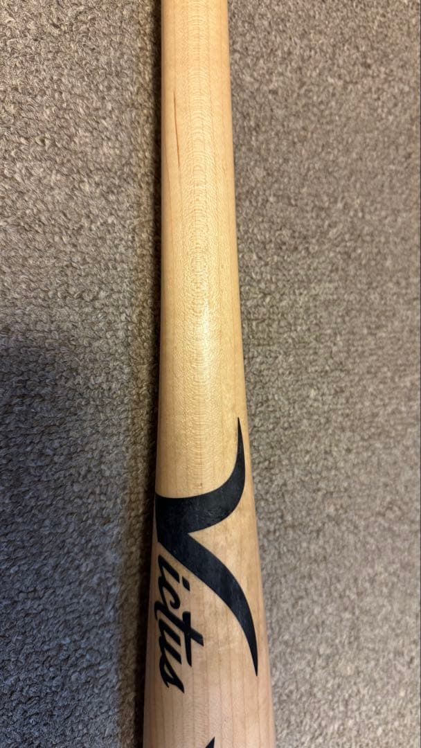 Victus 硬式木製バット