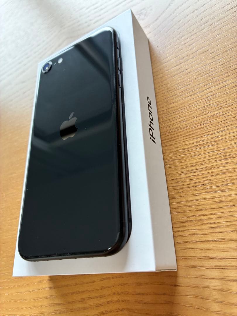 iPhoneSE (第二世代) ブラック　充電ケーブル