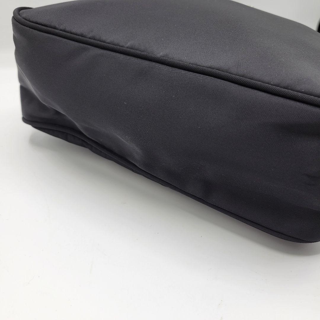 PRADA プラダ アクセサリーポーチ 三角ロゴ ブラック Optiファスナー